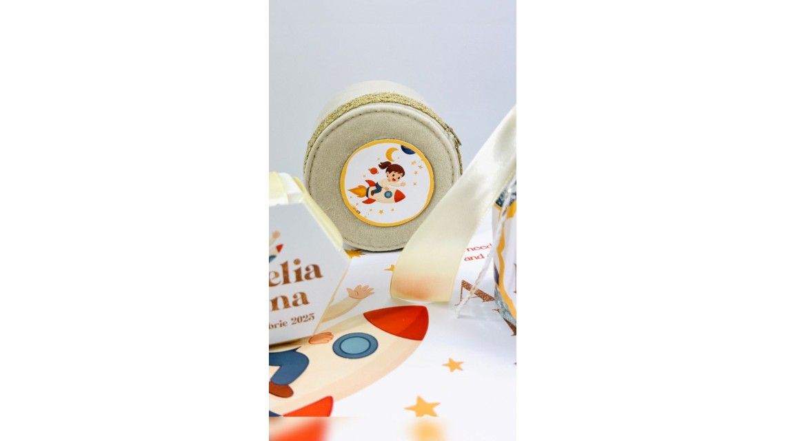 Trusou de botez Galaxy Girl tematică cosmică, stele și rachetă roz 17